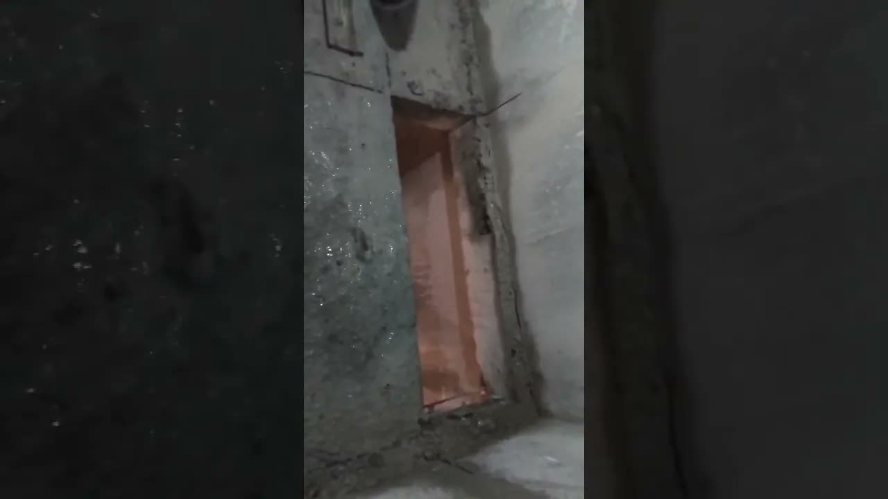 لقطة من فيديو قص فتحة في سقف خرساني لعمل مصعد أو سلم